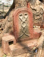 Naga shrine near river, Vijayanagar. Image (c) MM 2007